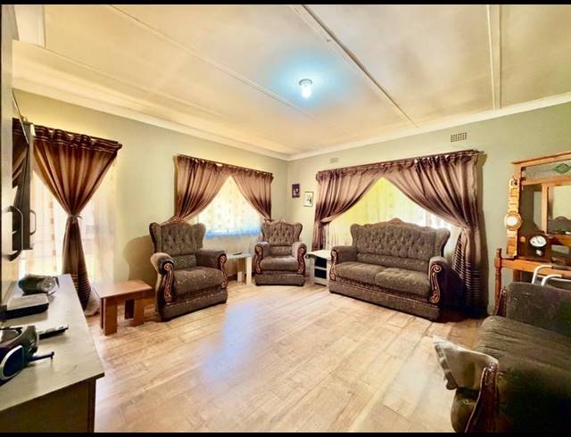 3 BEDROOM HOUSE FOR SALE IN VANDERBIJLPARK CE 2